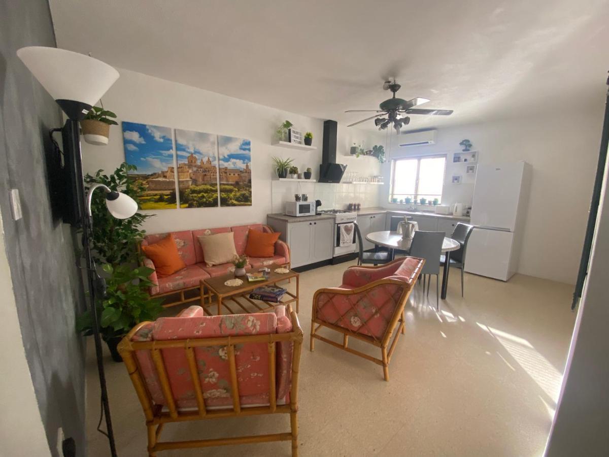 St Paul'S Bay Central Apartment In Qawra San Pawl il-Baħar Eksteriør bilde