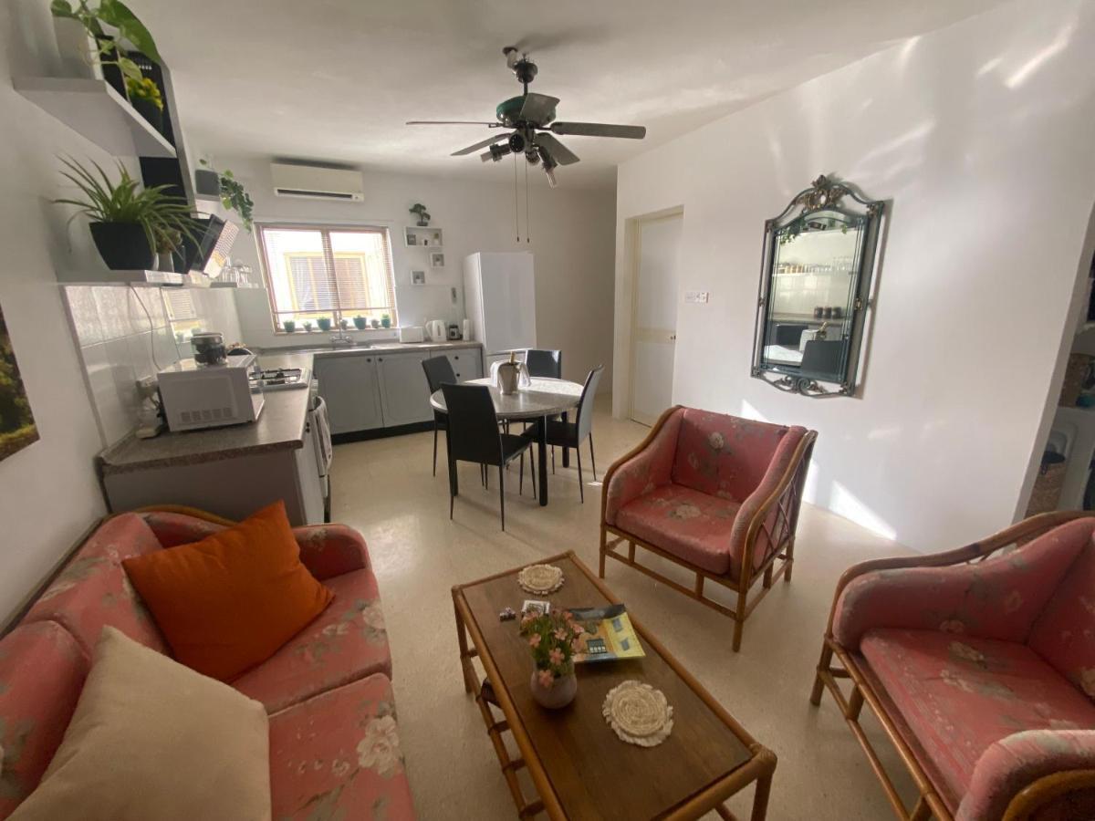 St Paul'S Bay Central Apartment In Qawra San Pawl il-Baħar Eksteriør bilde