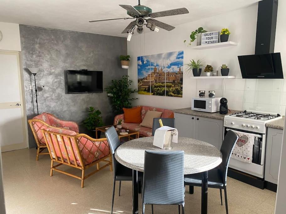St Paul'S Bay Central Apartment In Qawra San Pawl il-Baħar Eksteriør bilde